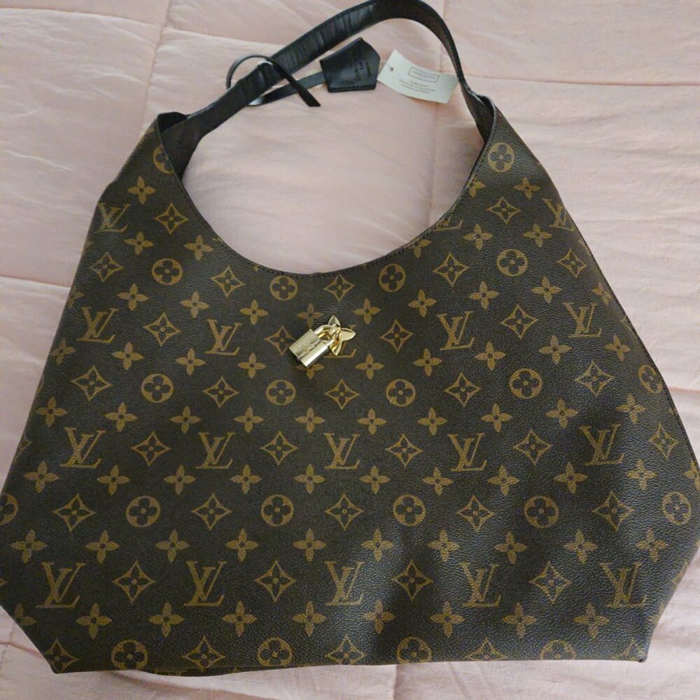 Ladies' imitation LV purse